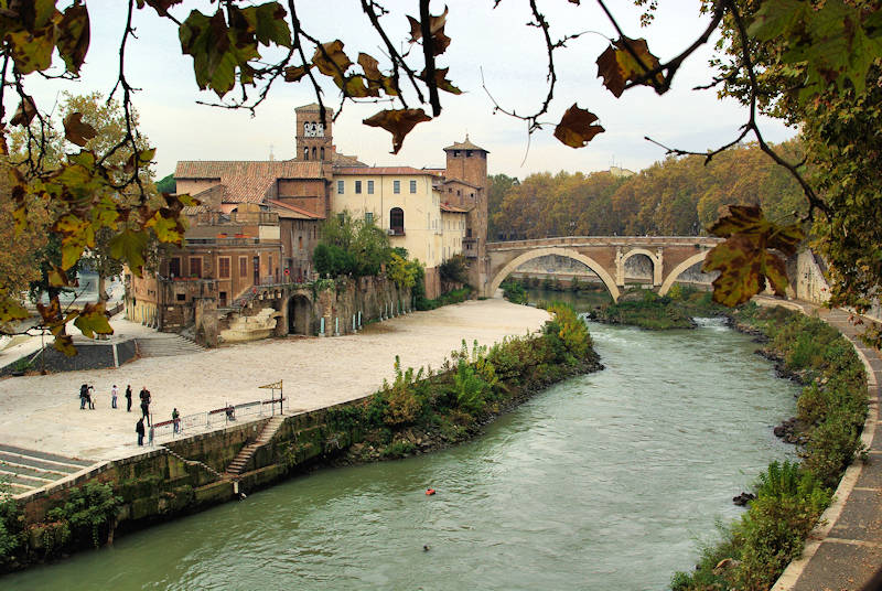 Isola Tiberina (Tiber Island)